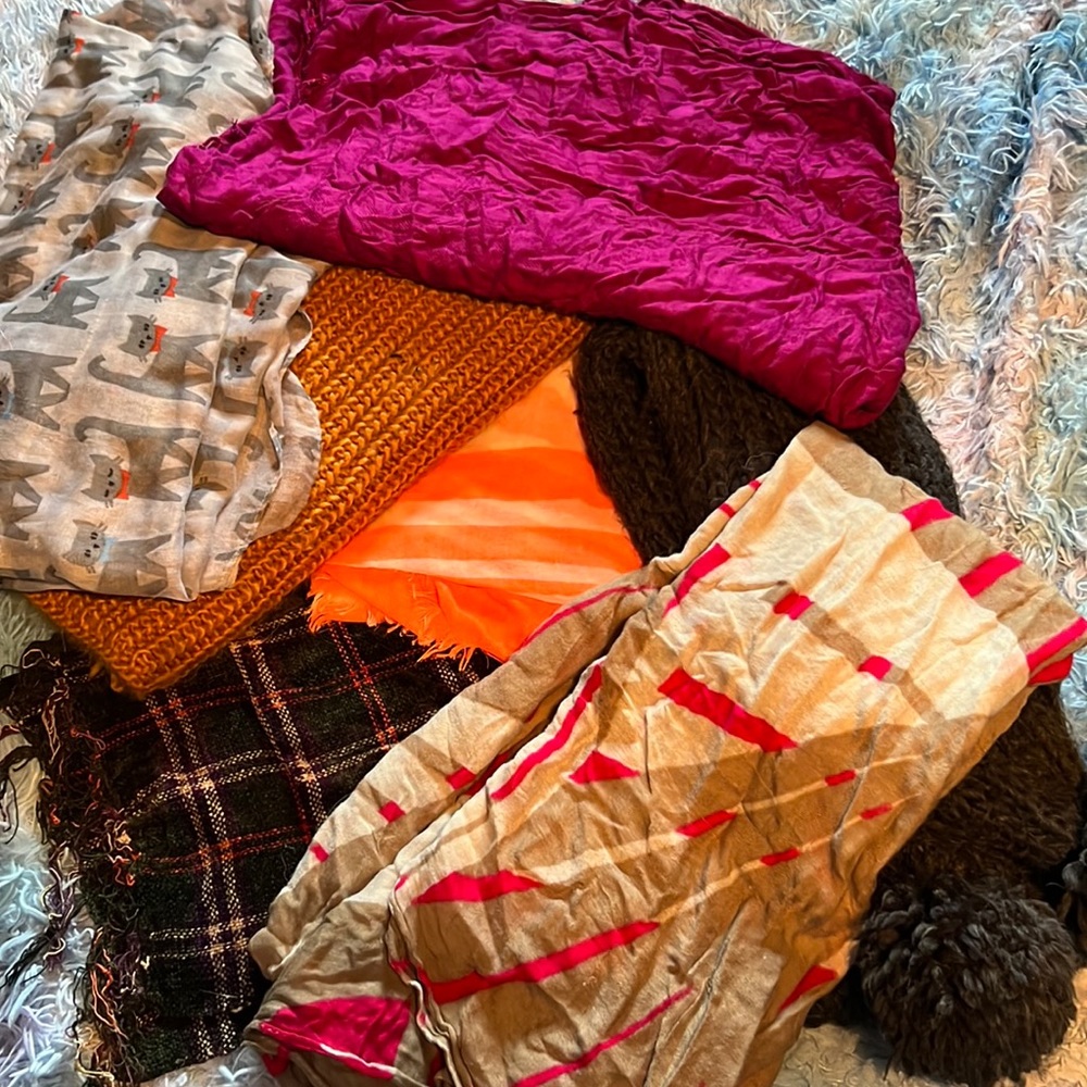 LOT OF SCARVES